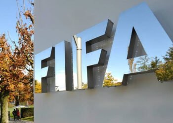 معارضة واسعه تجبر “فيفا” لإلغاء خطة بيع كأس العالم