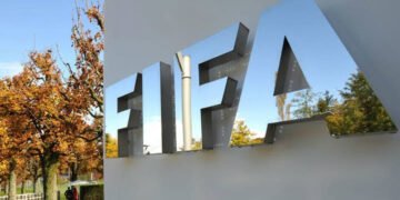 معارضة واسعه تجبر “فيفا” لإلغاء خطة بيع كأس العالم