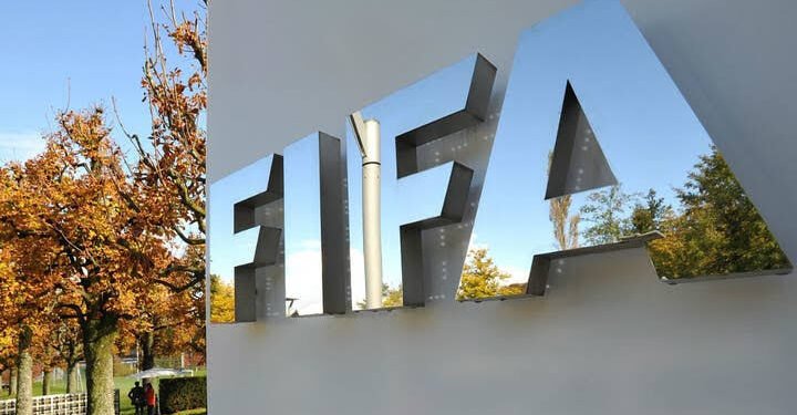 معارضة واسعه تجبر “فيفا” لإلغاء خطة بيع كأس العالم