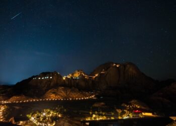 “البحر الأحمر الدولية” و”دارك سكاي إنترناشونال” تطلقان أول شهادة اعتماد عالمية للمنتجعات الملتزمة بحماية السماء المظلمة