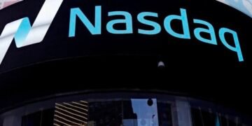 عائدات الذكاء الاصطناعي تعيد الزخم لـ”وول ستريت”.. و”ناسداك” يقفز بـ 3.5 تريليون دولار
