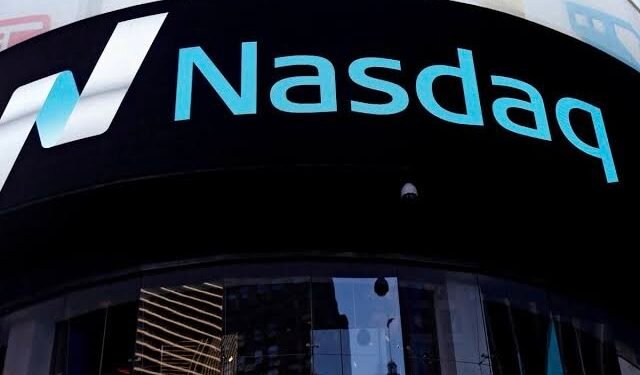 عائدات الذكاء الاصطناعي تعيد الزخم لـ”وول ستريت”.. و”ناسداك” يقفز بـ 3.5 تريليون دولار