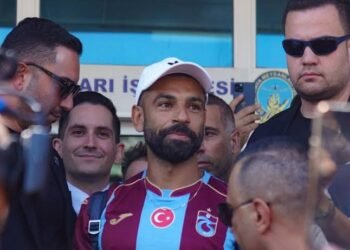 طرابزون سبور يوقع عقدا لمدة عامين مع المصري محمد صلاح
