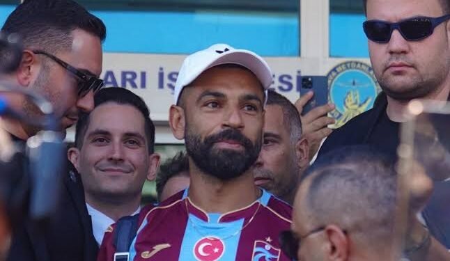 طرابزون سبور يوقع عقدا لمدة عامين مع المصري محمد صلاح