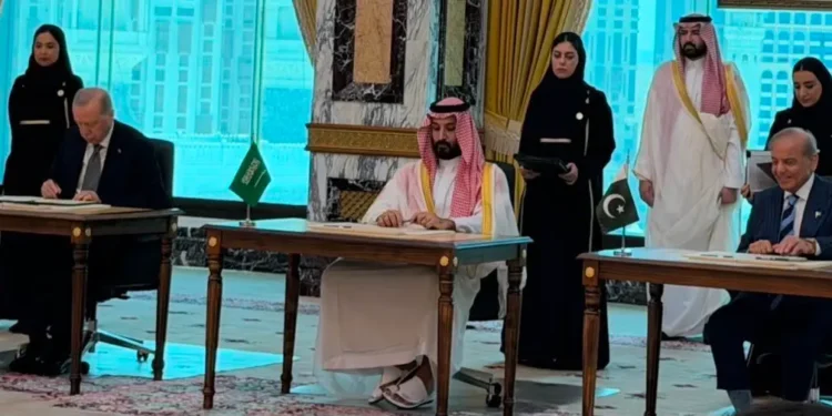 اتفاقية مكة للدفاع المشترك”: حلف ثلاثي يعزز الردع والأمن الإقليمي بين السعودية وتركيا وباكستان