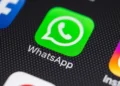 “واتساب” يختبر زر بحث سريع داخل المحادثات لمستخدمي “آيفون”