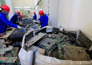 البطالة في مصر تلامس 5.8% لكن من يصنع الوظائف الحقيقية.
