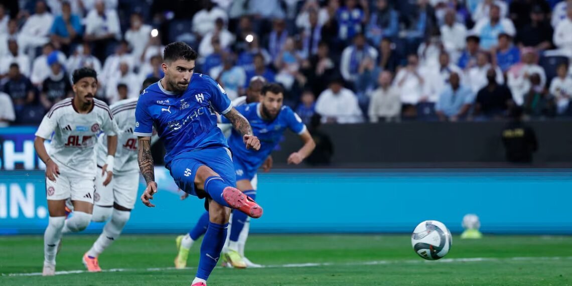 3 ركلات جزاء الهلال يستهل مشواره بفوز على الفيصلي