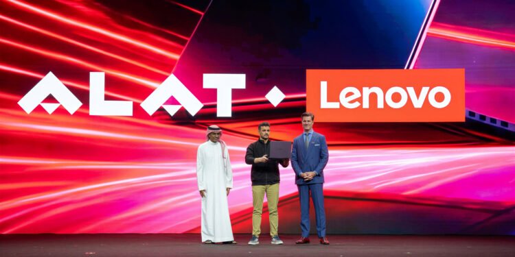 لينوفو تكشف عن أول حاسوب محمول لها تم تصنيعه في المملكة العربية السعودية دعمًا لرؤية المملكة في مجال التصنيع المتقدم