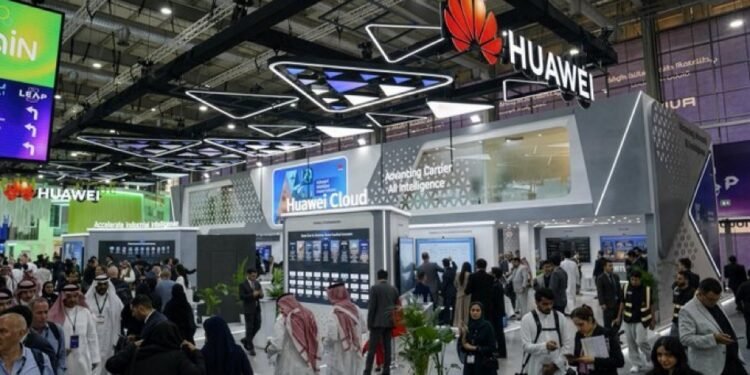 هواوي تستعرض تقنيات “الذكاء الاصطناعي الوكيلي” وتبرم اتفاقيات استراتيجية في مؤتمر LEAP 2026 بالرياض