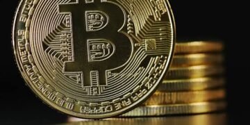 تراجع “بيتكوين” دون 80 ألف دولار بعد بيانات الوظائف الأمريكية القوية