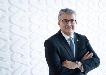 ستاندرد تشارترد: نحو ثلثي الشركات السعودية ترى الذكاء الاصطناعي عاملاً رئيسياً في تطوير التجارة