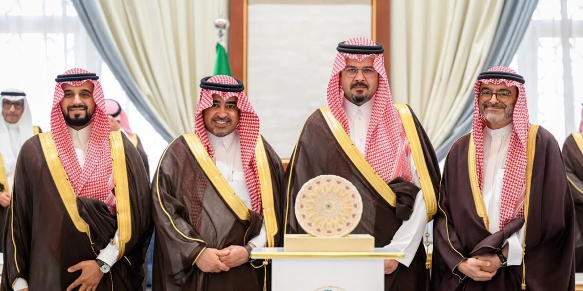 أمير منطقة المدينة المنورة يكرّم “طيبة” تقديرًا لشراكتها في موسم شتاء المدينة 2025-2026